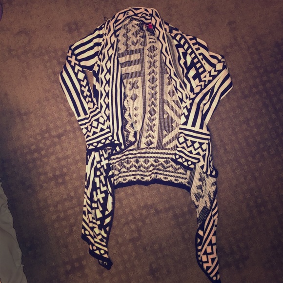 Cardigan - Picture 2 of 4